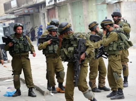 الاحتلال يحتجز طاقماً للدفاع المدني الفلسطيني جنوب جنين ويعيق مرور آخر